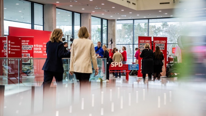 Γερμανία: Συνεδριάζει το SPD για να αναδείξει υποψήφιο καγκελάριο τον Σολτς