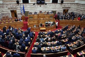 Πώς ψήφισαν τα κόμματα το νέο πρόεδρο του ελληνικού Κοινοβουλίου