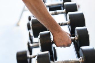 Η μυϊκή δύναμη και η καλή φυσική κατάσταση συνδέονται με χαμηλότερο κίνδυνο θανάτου σε άτομα με καρκίνο