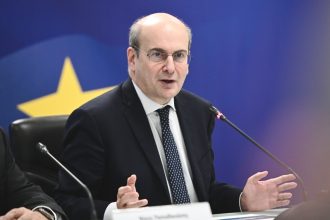 Χατζηδάκης στον Economist: Επενδύσεις, εξαγωγές, ανταγωνισμός, ανταγωνιστικότητα, οι προτεραιότητες στην οικονομία