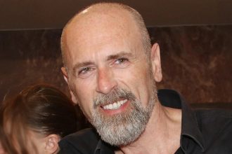 Ο ηθοποιός Στ. Λίτινας καταγγέλλει ότι έπεσε θύμα άγριου ξυλοδαρμού στα Εξάρχεια