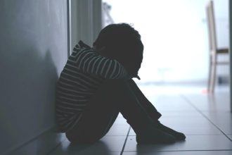 Γονείς - τέρατα: Αποτροπιασμός για την κακοποίηση του 3χρονου στο Ηράκλειο - Έχει αιμάτωμα στo κεφάλι, ρήξη αορτής και καψίματα από τσιγάρο!