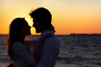 Αυτό που θέλουν οι γυναίκες από τον σύντροφό τους - Πώς αλλάζει με την ηλικία