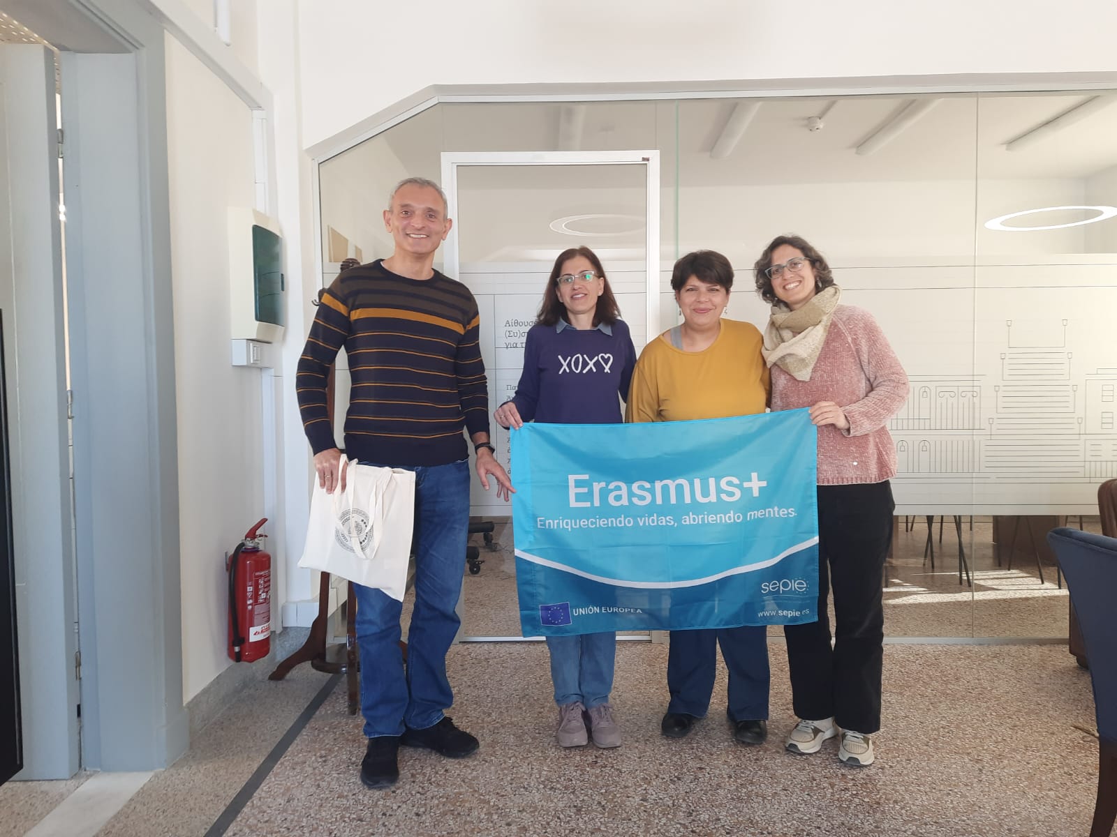 Επίσκεψη Ισπανίδων εκπαιδευτικών στο Γυμνάσιο Σαραβαλίου - ΦΩΤΟ