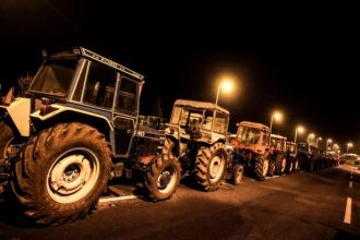 Αίγιο: Διακοπή της κυκλοφορίας στην Εθνική Οδό από το μπλόκο των αγροτών