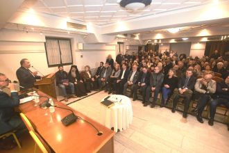 Πάτρα: Κοσμοπλημμύρα στην κοπή πίτας της παράταξης του Κώστα Σβόλη (ΦΩΤΟ)