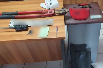 Δυτ. Ελλάδα: Είχαν συντονίσει τον ασύρματο στη συχνότητα της αστυνομίας και τους έπιασαν (ΦΩΤΟ)