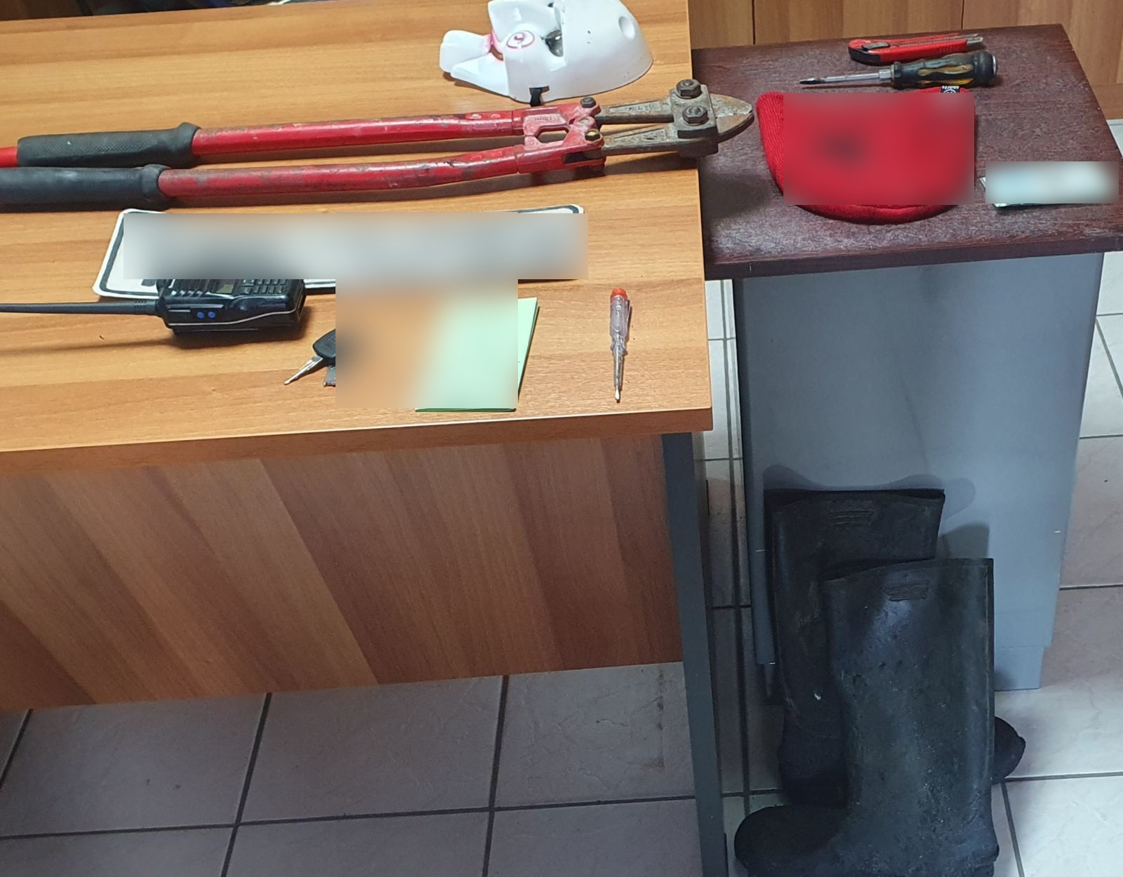 Δυτ. Ελλάδα: Είχαν συντονίσει τον ασύρματο στη συχνότητα της αστυνομίας και τους έπιασαν (ΦΩΤΟ)