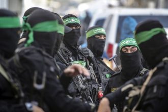 Δέκα όμηροι, εκ των οποίων οι τέσσερις είναι νεκροί, αναμένεται να επιστρέψουν στο Ισραήλ αυτήν την εβδομάδα