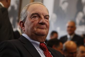 Κώστας Καραμανλής και Νατάσα Παζαΐτη σε ταβέρνα στην Εύβοια (φωτο)