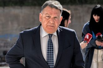 Αλέξης Κούγιας: Σε πολύ κρίσιμη κατάσταση η υγεία του - Μεταφέρθηκε στη ΜΕΘ - Η ανακοίνωση των παιδιών του