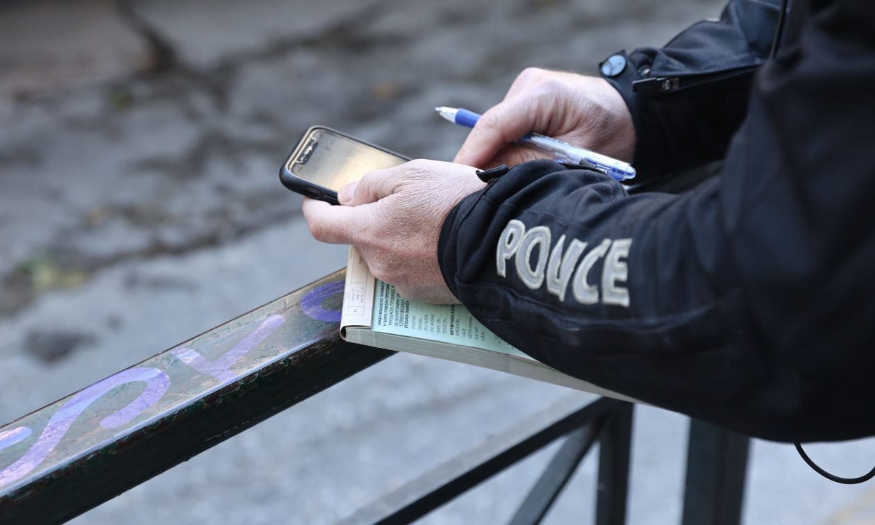 Οδηγός χτύπησε με φορτηγό τροχονόμο επειδή του έκοψε κλήση