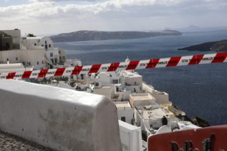 Κλειστά τα σχολεία σε Σαντορίνη, Ίο, Ανάφη και Αμοργό μέχρι την ερχόμενη Παρασκευή - Απανωτοί σεισμοί έως 4,9 Ρίχτερ το πρωί του Σαββάτου
