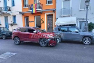 Πάτρα: Τροχαίο με τo καλημέρα στη Μαιζώνος - Στο νοσοκομείο δικυκλιστής (ΦΩΤΟ)