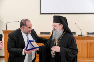 "Πλημμύρισε" η αίθουσα του Εμπορικού Συλλόγου Πατρών για την κοπή της πρωτοχρονιάτικης πίτας - ΦΩΤΟ