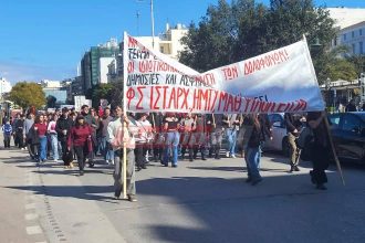 Πάτρα: Μαθητές και φοιτητές "φώναξαν" για τα Τέμπη - Έγραψαν τα ονόματα των θυμάτων στην πλατεία Γεωργίου (ΦΩΤΟ & ΒΙΝΤΕΟ)