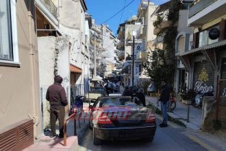 Πάτρα: Επανεμφανίστηκε ο οδηγός που παρατάει την μερσεντές του στη μέση του δρόμου και φεύγει (ΦΩΤΟ)