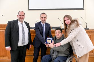 Η Περιφερειακή Ομοσπονδία Ατόμων με Αναπηρία βραβεύτηκε από τον Εμπορικό Σύλλογο Πάτρας