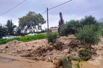 Σε επιφυλακή κάτοικοι και Αρχές στην Κεφαλονιά - Πλημμύρισαν σπίτια, καλλιέργειες και καταστράφηκαν παραλίες στα Περατάτα (ΦΩΤΟ)