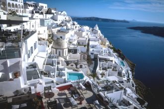 Κλειστά σχολεία, αποφυγή συγκεντρώσεων σε εσωτερικούς χώρους και λιμάνια στη Σαντορίνη - Τα έκτακτα μέτρα μετά τους σεισμούς στις Κυκλάδες