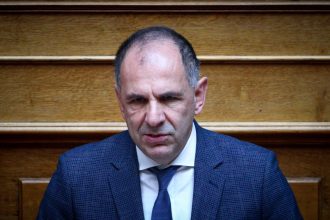 Ο Γεραπετρίτης συναντήθηκε με τον πρωθυπουργό και υπουργό Εξωτερικών του Κατάρ