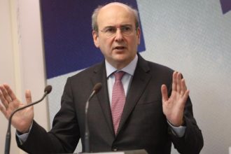 Χατζηδάκης για εξωδικαστικό μηχανισμό: Πάμε να καλύψουμε τη μεσαία τάξη