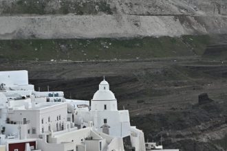 Σεισμοί στη Σαντορίνη: «Για πρώτη φορά σήμερα άλλαξε ο τρόπος που σπάει το ρήγμα» λέει ο Γεράσιμος Παπαδόπουλος