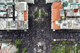 ΚΚΕ: Το λαϊκό ποτάμι θα δυναμώσει ακόμη περισσότερο μέχρι ο λαός να επιβάλλει το δίκιο του