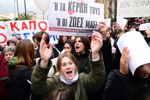 Δημοσκόπηση: 7 στους 10 Έλληνες ρίχνουν αρνητική «ψήφο» σε κυβέρνηση και Δικαιοσύνη για τα Τέμπη
