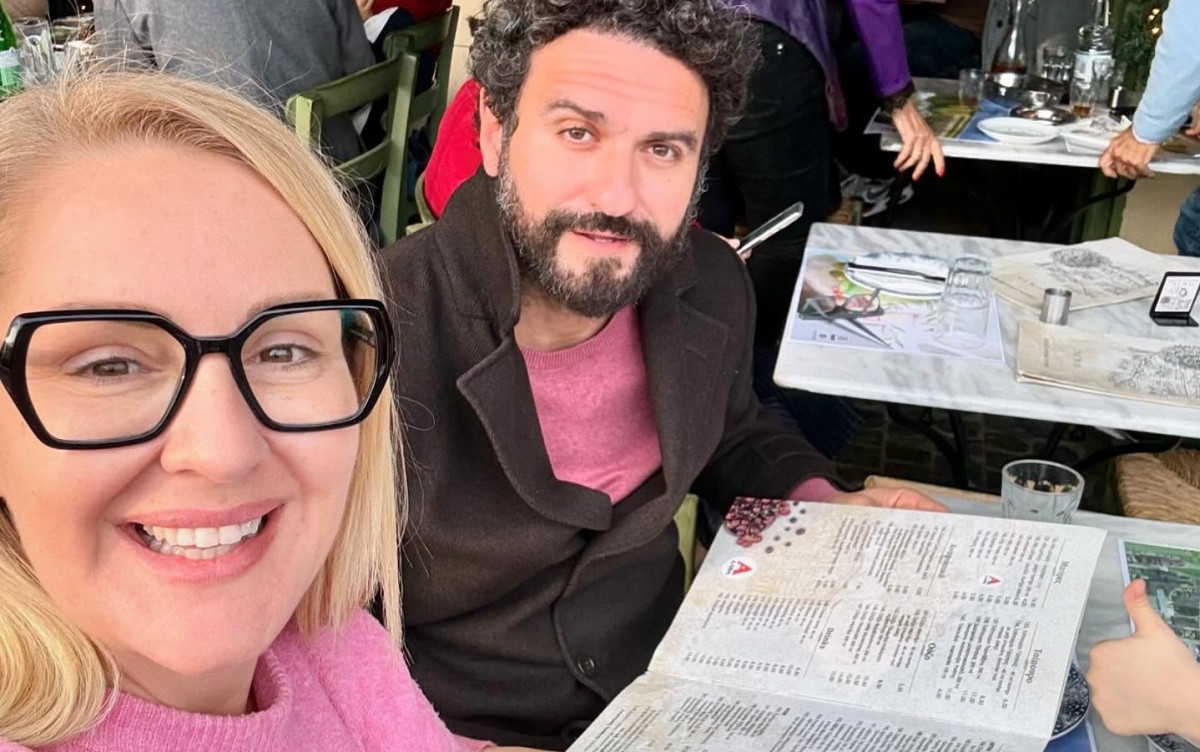 Μελέτης Ηλίας: Πήρε δώρα για του Αγίου Βαλεντίνου αλλά κάποιον άφησε... παραπονεμένο