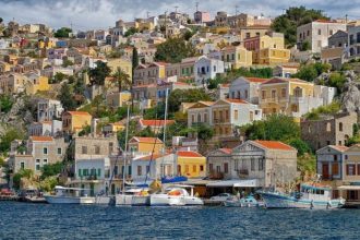 «Θα μαζέψω δύναμη να τη χτυπήσω με το μαχαίρι»: Τα μηνύματα που αντάλλασσαν οι ανήλικοι στη Σύμη