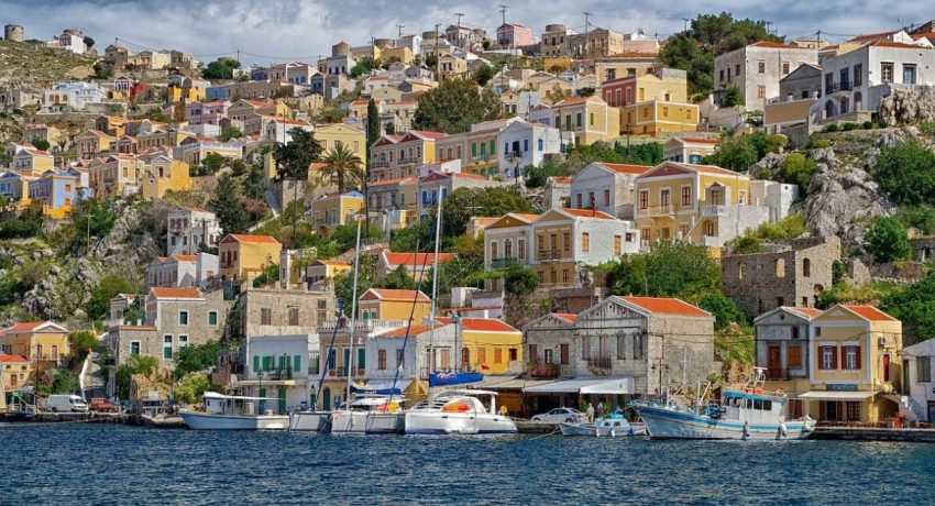 «Θα μαζέψω δύναμη να τη χτυπήσω με το μαχαίρι»: Τα μηνύματα που αντάλλασσαν οι ανήλικοι στη Σύμη