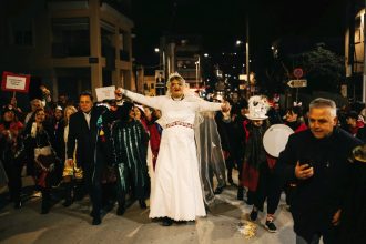 Πάτρα: To γλέντι της Τσικνοπέμπτης στην Άνω Πόλη (ΦΩΤΟ)