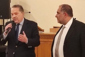 Ο Κώστας Σβόλης στην πίτα των εμπόρων