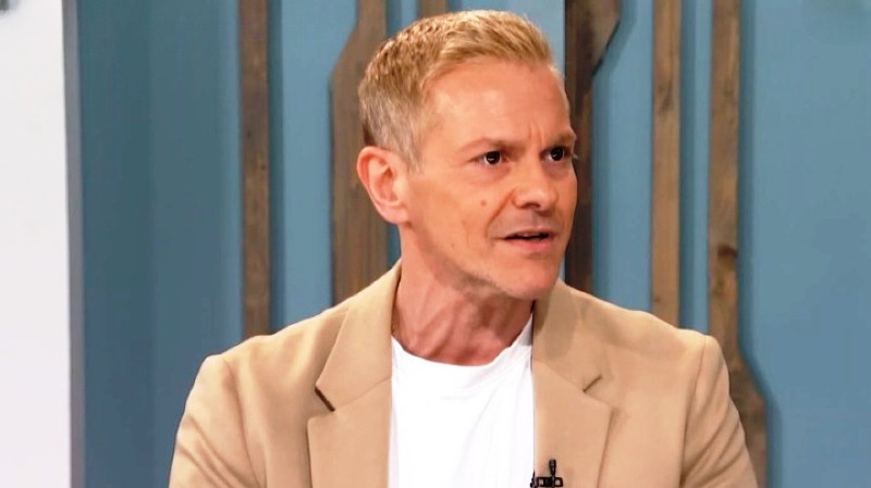 Άγγελος Μπούρας: Είναι φοβερό που είναι ακόμα ιντριγκαδόρικο το θέμα των ομοφυλόφιλων