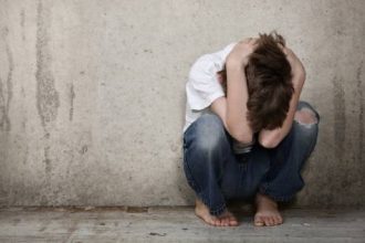 Αίγιο: 13χρονος απείλησε συμμαθητή του και συνελήφθη