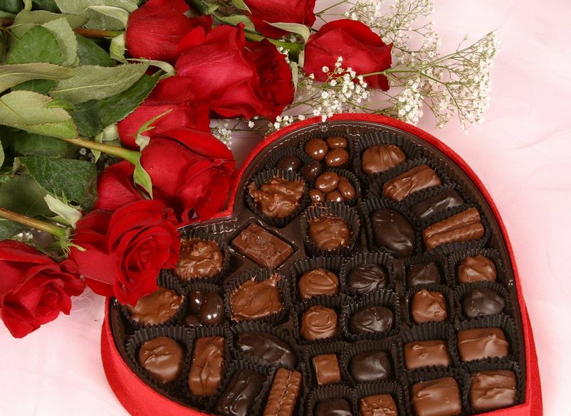 Πόσα πληρώνουν οι Έλληνες για τον Άγιο Βαλεντίνο – «Χρυσά» σοκολατάκια και τριαντάφυλλα