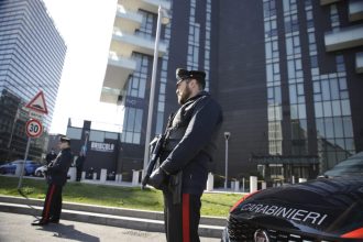 Ένας νεκρός και ένας τραυματίας από πυροβολισμούς σε αρτοποιείο στο Μιλάνο