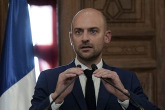 Ουκρανία: Καμπανάκι κινδύνου από τη Γαλλία – «Αν η Ευρώπη δεν είναι ενωμένη μπορεί να εμπλακούμε σε πόλεμο»