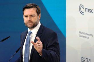 Επίθεση Βανς και "βόμβες" στη σύνοδο του Μονάχου: Αντιδημοκρατική η Ευρώπη - «Υπάρχει νέος σερίφης στην πόλη»