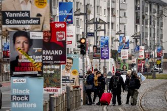 Γερμανικές εκλογές: «Κλειδί» για τον νικητή οι αναποφάσιστοι – Στις 9πμ. ανοίγουν οι κάλπες