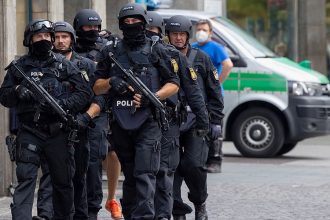 Συναγερμός σε σχολείο στη Γερμανία: Έφηβος απειλούσε μαθήτρια με όπλο