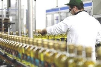 Μεταποίηση: Μειώθηκε ο ρυθμός αύξησης της παραγωγής και των νέων παραγγελιών τον Ιανουάριο