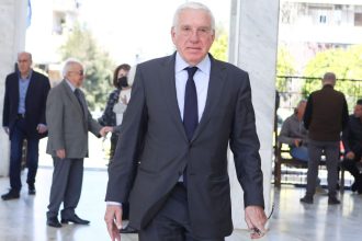 Γιάννος Παπαντωνίου: Δύσκολες ώρες για τον πρώην υπουργό - Καθηλωμένος σε αναπηρική καρέκλα