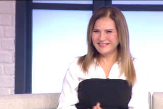 Μπέσσυ Μάλφα: «Χαίρομαι όταν φλερτάρουν τον σύζυγό μου, είναι γοητευτικός και σέξι»