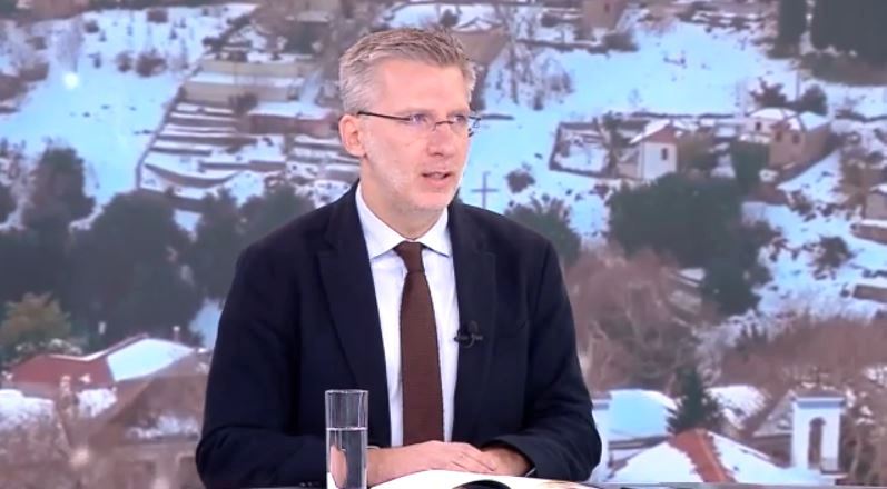Άκης Σκέρτσος: «Όλοι οφείλουμε να σκύβουμε το κεφάλι στην τραγωδία των Τεμπών»