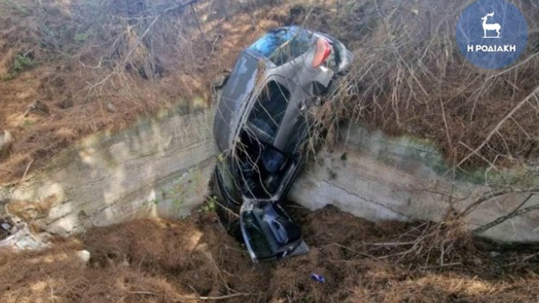 Γυναίκα έπεσε με το ΙΧ σε χαντάκι στην προσπάθειά της να αποφύγει ελάφι