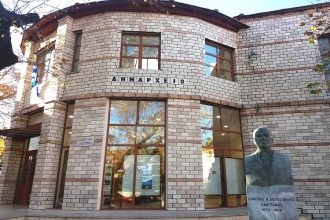 Χαμός στο Θέρμο! Συλλήψεις συμβούλων της αντιπολίτευσης μετά από μήνυση του Δημάρχου Σπ. Κωνσταντάρα