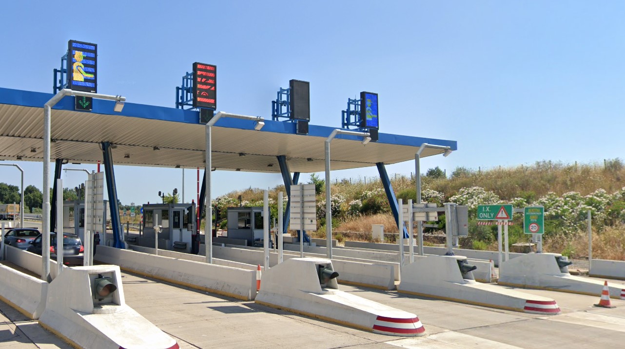 Δυτ. Ελλάδα: Οι αγρότες ανοίγουν διόδια της Ιόνιας Οδού