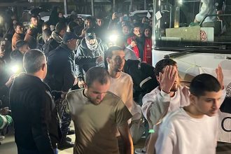 Έφτασαν στη Γάζα οι Παλαιστίνιοι κρατούμενοι που απελευθέρωσε το Ισραήλ